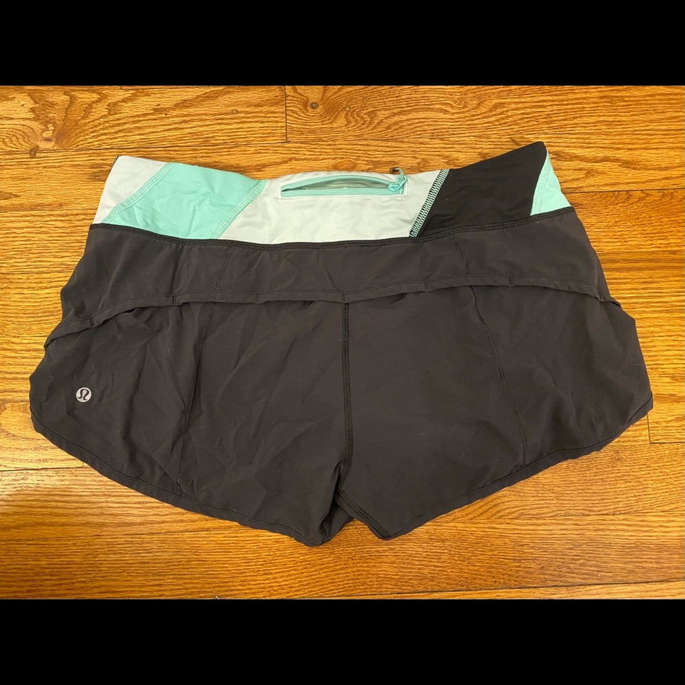 Lululemon speed up low-rise shorts 2.5”
